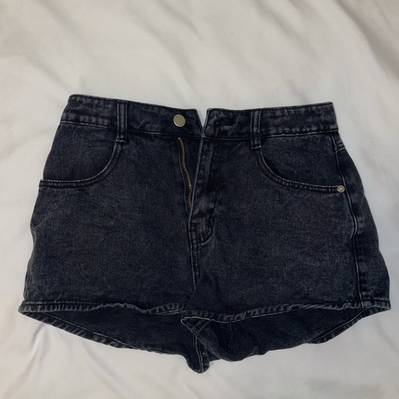 MILLENIAL PINK BLACK SHORTS - Picture 1 of 3